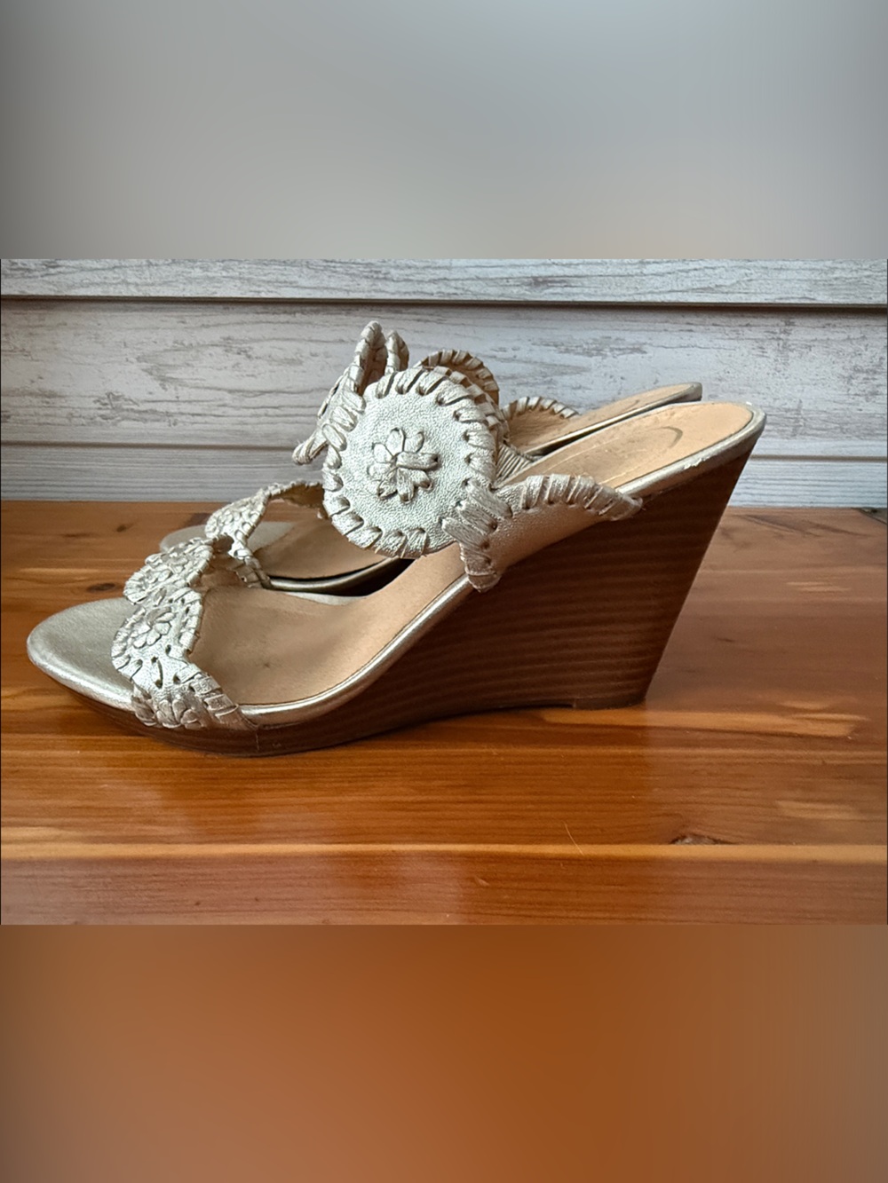 Jack Rogers Metallic Cream Scalloped Medallion Sandals
